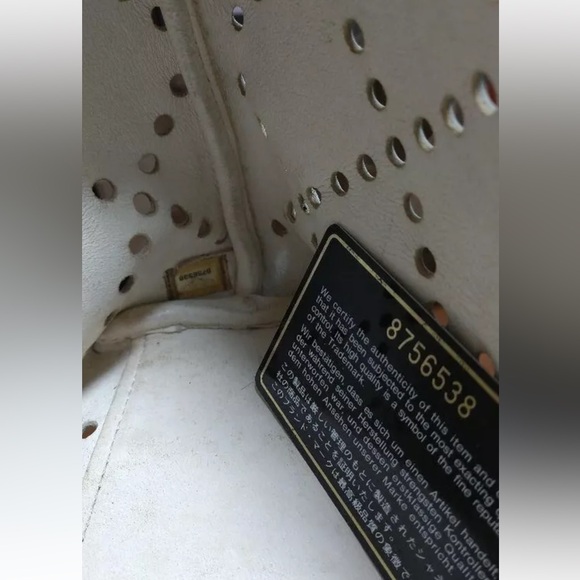 CHANEL CC PERFORATED PATENT LEATHER TOTE - Picture 7 of 7